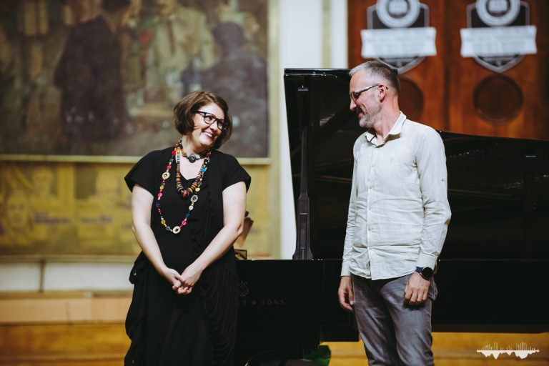 Artiști pe scenă la "Un elefant la oraș 2024".