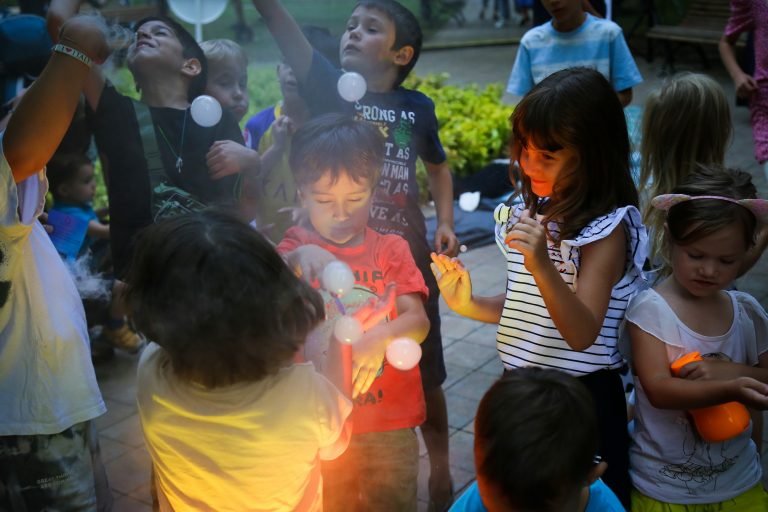 Adriana Toacsen, în mijlocul unei interpretări magistrale la Piano Express 2023.