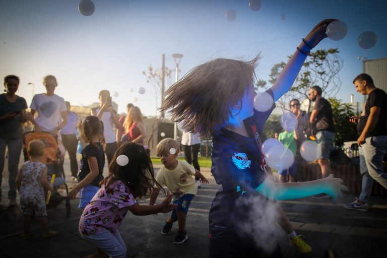 Adriana Toacsen în mijlocul unui concert la Piano Express 2023, un proiect cultural de excepție.