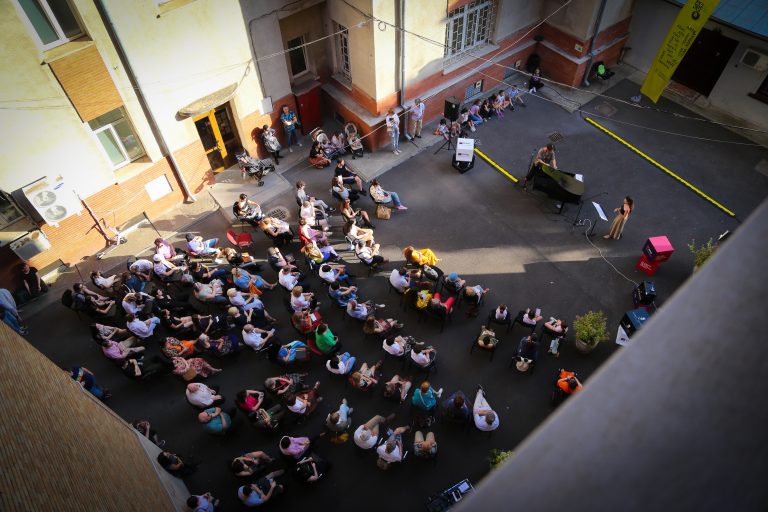 Adriana Toacsen oferind un recital de excepție la Piano Express 2023, proiect cultural dedicat muzicii clasice.