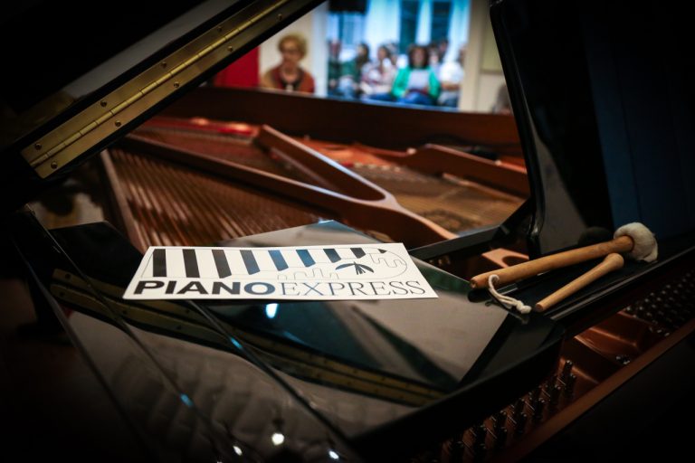 Atmosferă artistică la Piano Express Locuri ale memoriei 2024.