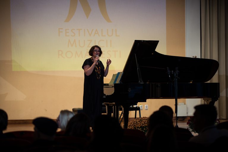 Interpretare muzicală în cadrul Encore 2023, organizat de Adriana Toacsen.